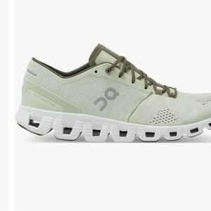 ON Cloud Cloudflow Running Sneaker Shoe Aloe White Womens Designer Trendy Sz 9.5